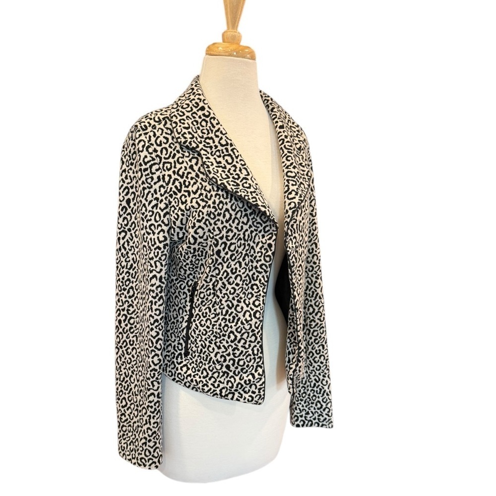 Valerie Bertinelli Leopard Print Open Front Blazer Soft Comfortable Size Medium - Picture 2 of 10